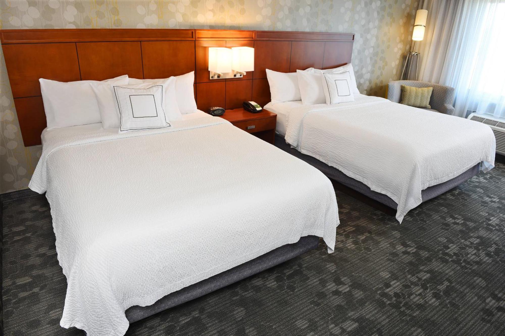 คอร์ตยาร์ด ซูส์ ฟอลส์ Hotel ซูฟอลส์ ภายนอก รูปภาพ