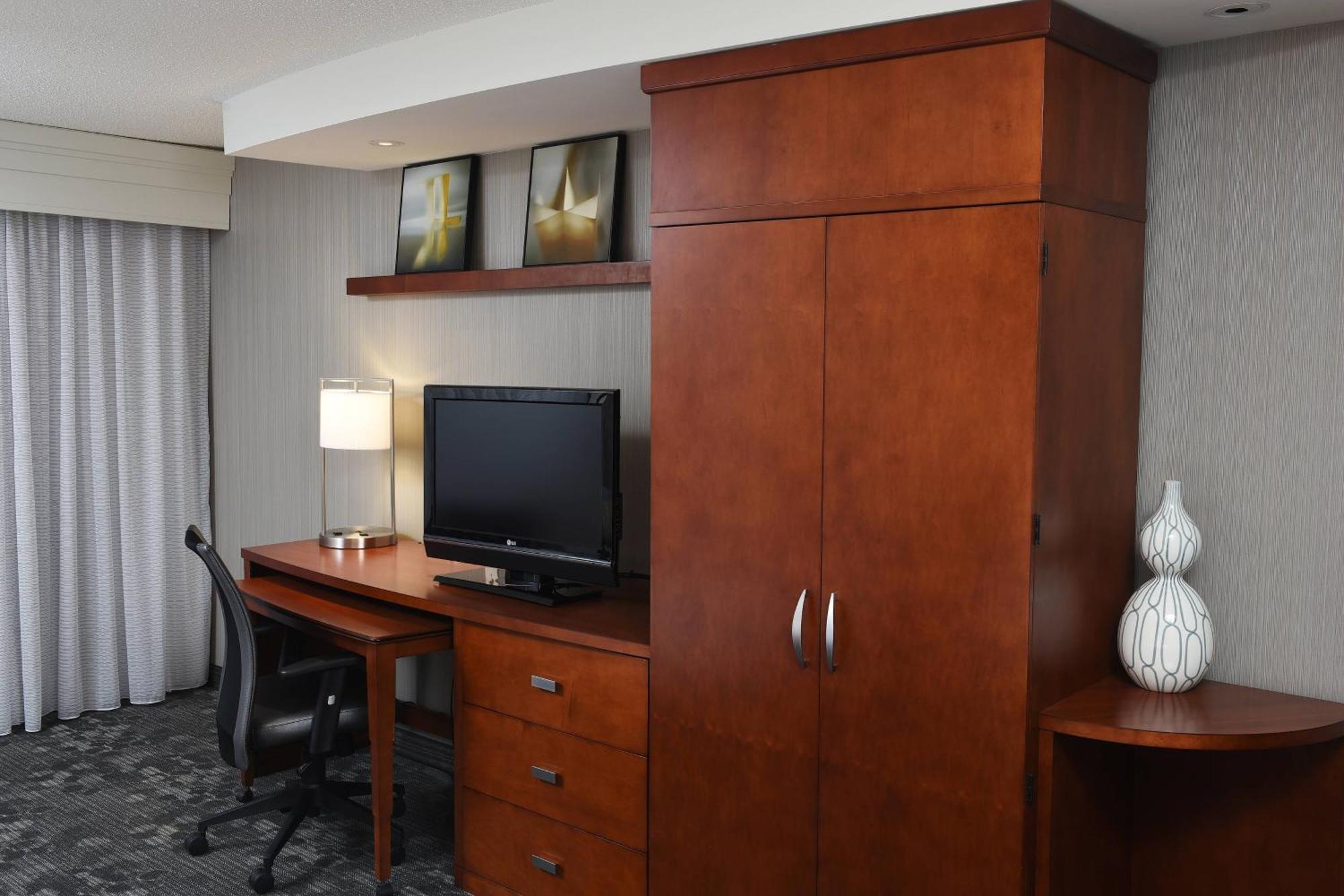 คอร์ตยาร์ด ซูส์ ฟอลส์ Hotel ซูฟอลส์ ภายนอก รูปภาพ